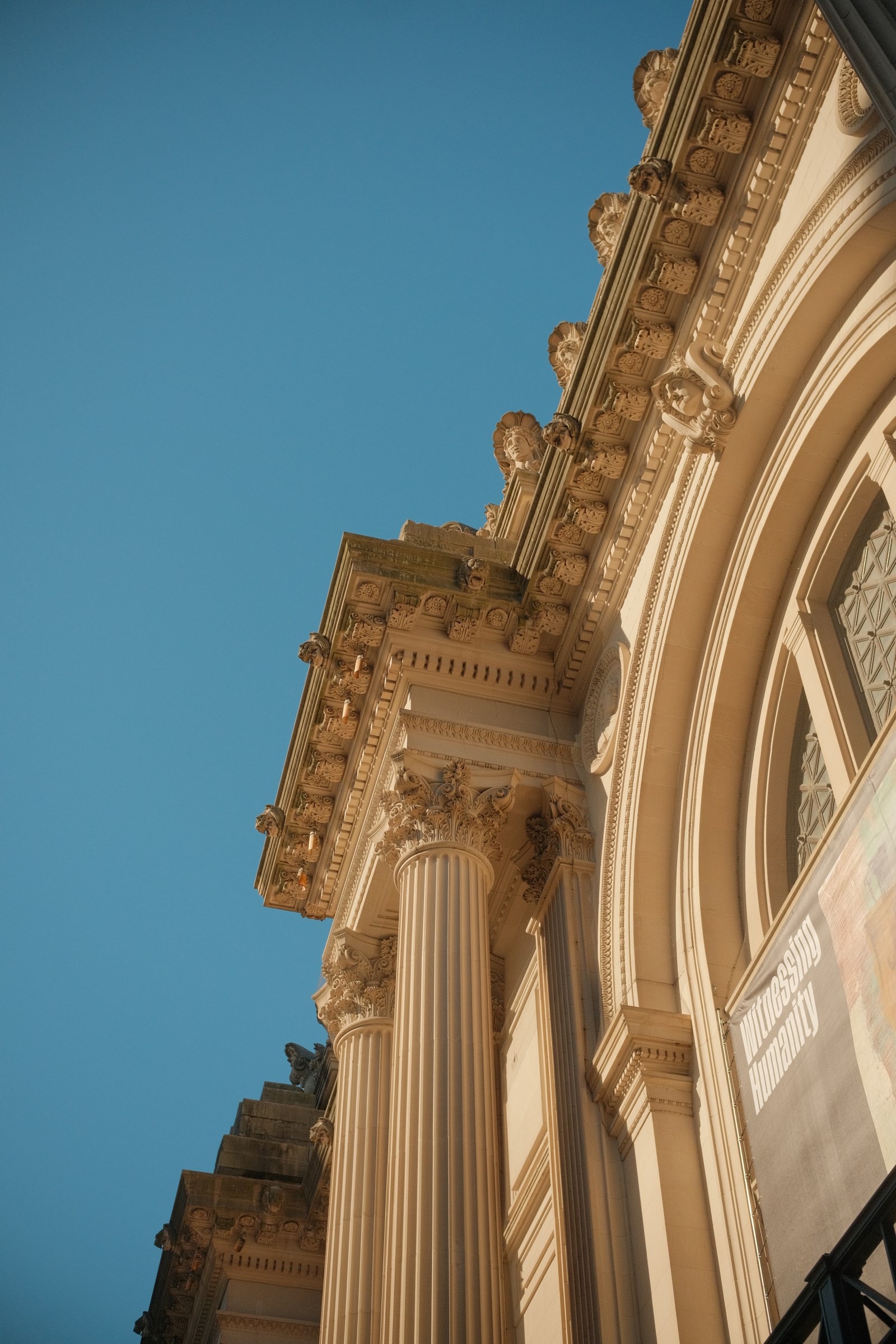A picture of the Met Museum focusing on the pillars against a clear sky